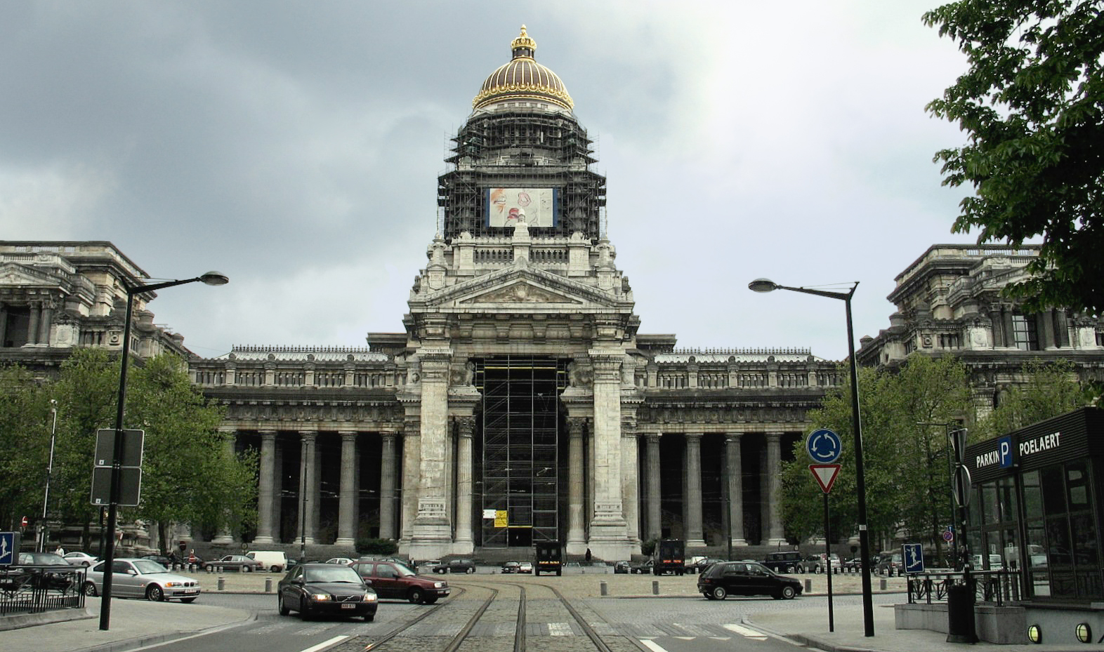 The front facade of the Palace of Justice on Poelaert square, covered in scaffolding in 2005