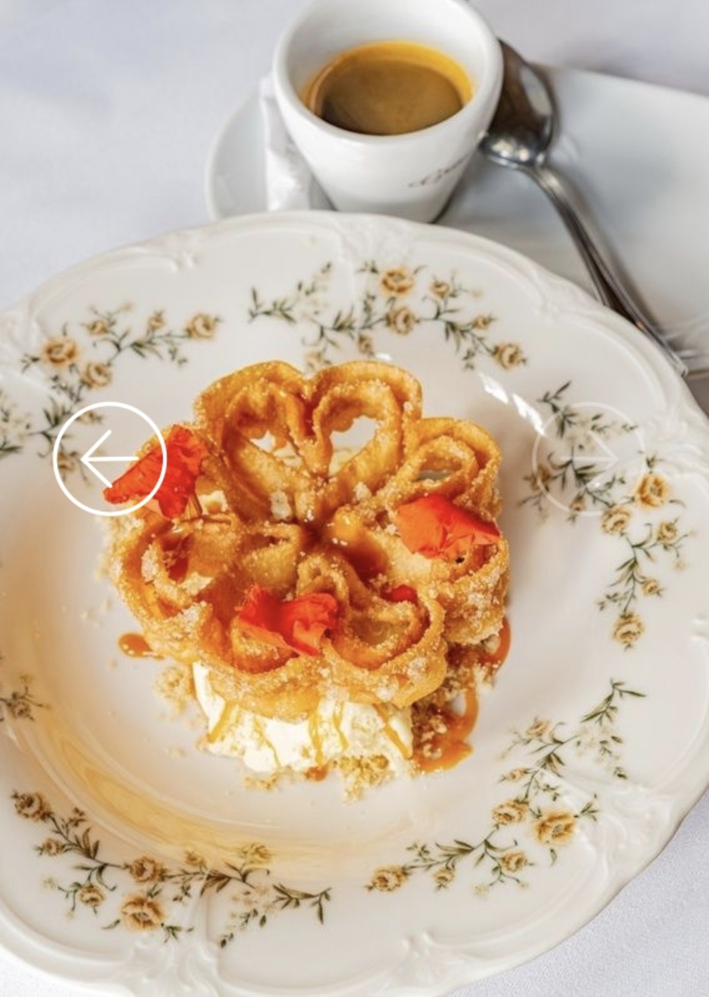 « Crispy flowers » dessert with cinnamon sugar and vanilla ice cream