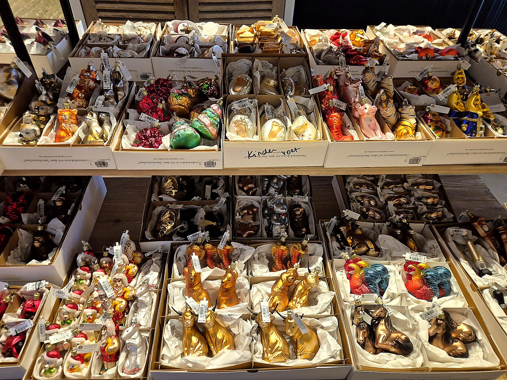 Boîtes de boules de Noël figuratives en verre soufflé Inge-Glas chez DO-Wolf, rue Haute à Bruxelles Boîtes de boules de Noël figuratives en verre soufflé Inge-Glas chez DO-Wolf, rue Haute à Bruxelles
