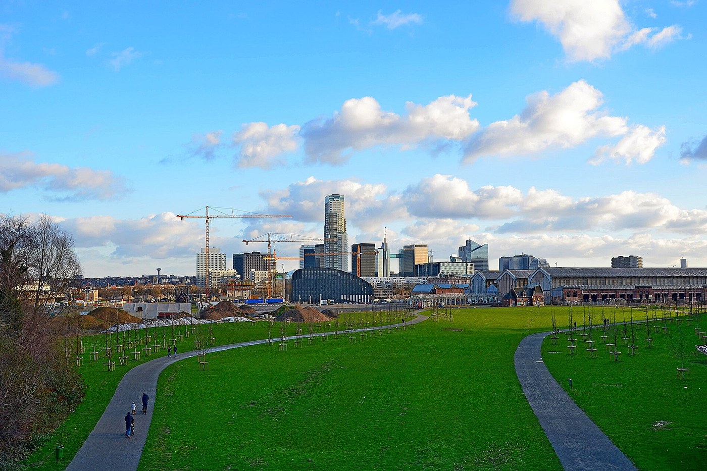 Le site de Tour & Taxis et la skyline de Bruxelles