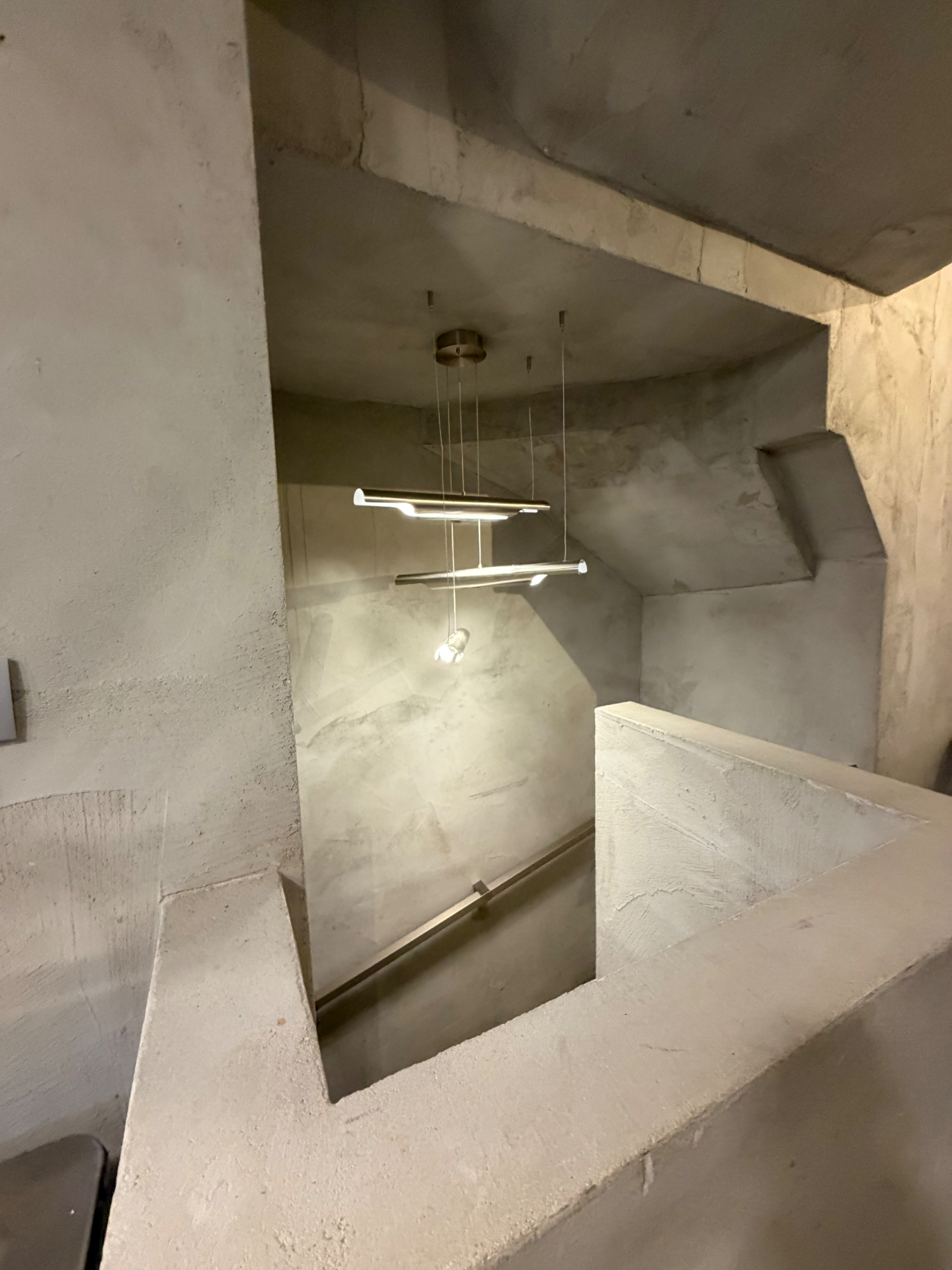 Détail architectural en béton brut sculpté chez Lafeh Kanun