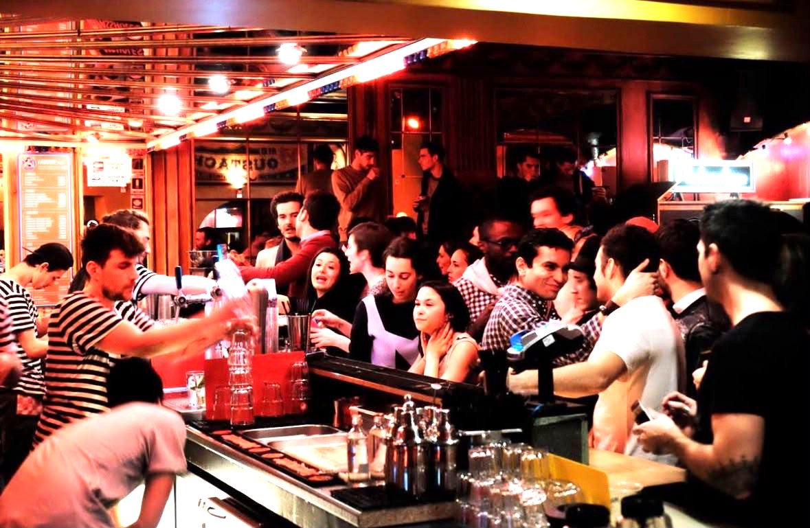 Le bar dansant de Madame Moustache, au cœur de Bruxelles. Le bar dansant de Madame Moustache, au cœur de Bruxelles.