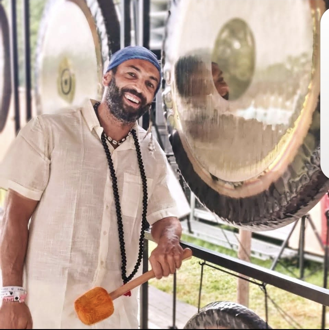 Nassim Khabazi en festival devant ses gongs