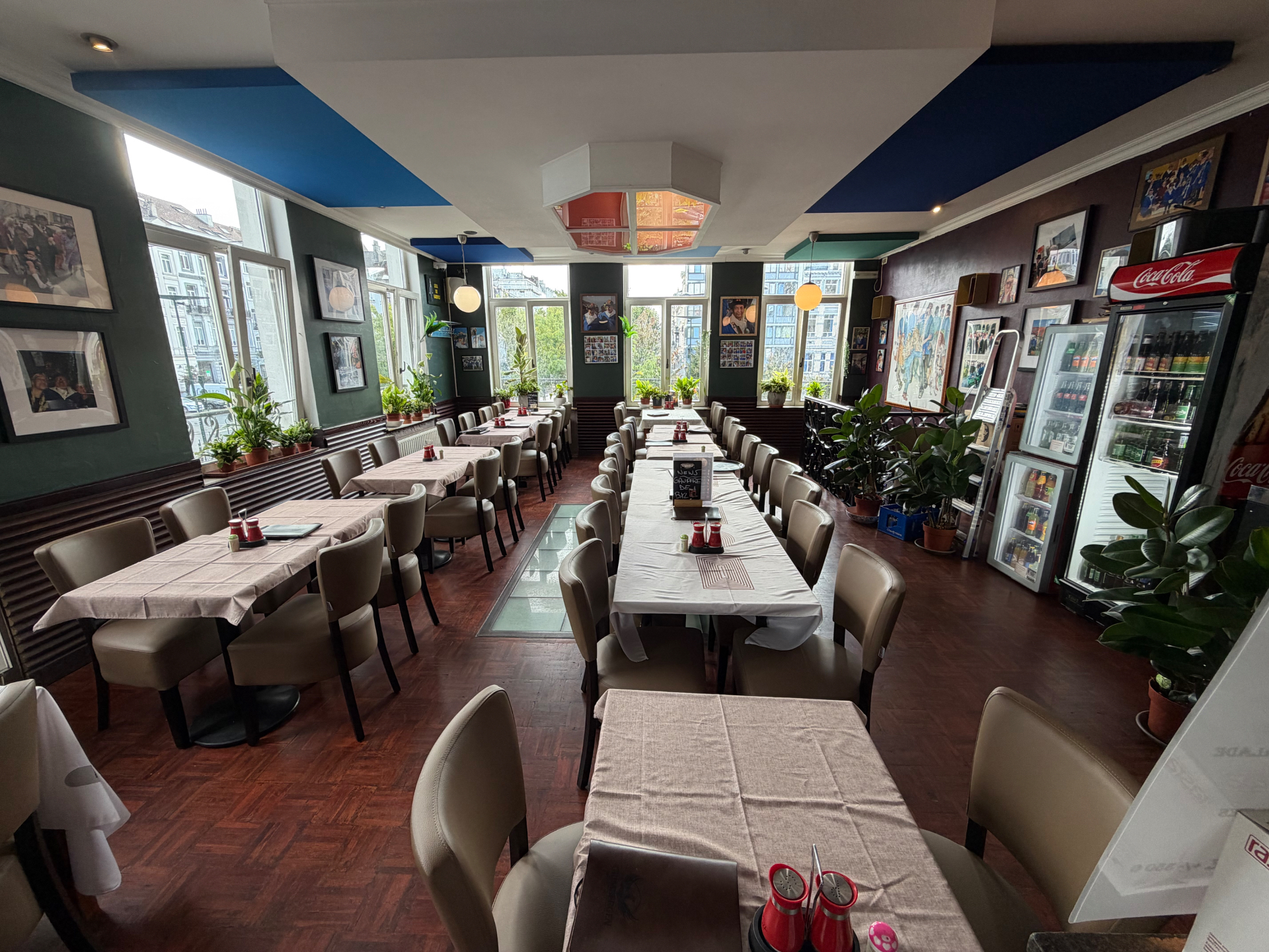 Bright upstairs dining room at Le Saint d’Hic III
