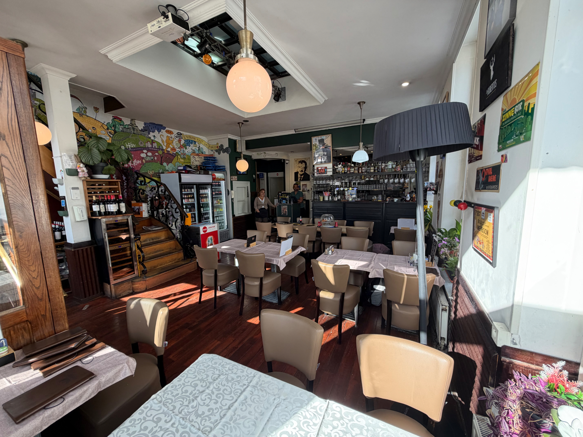 Main room of Le Saint d’Hic III with its Brussels mural and bar Main room of Le Saint d’Hic III with its Brussels mural and bar