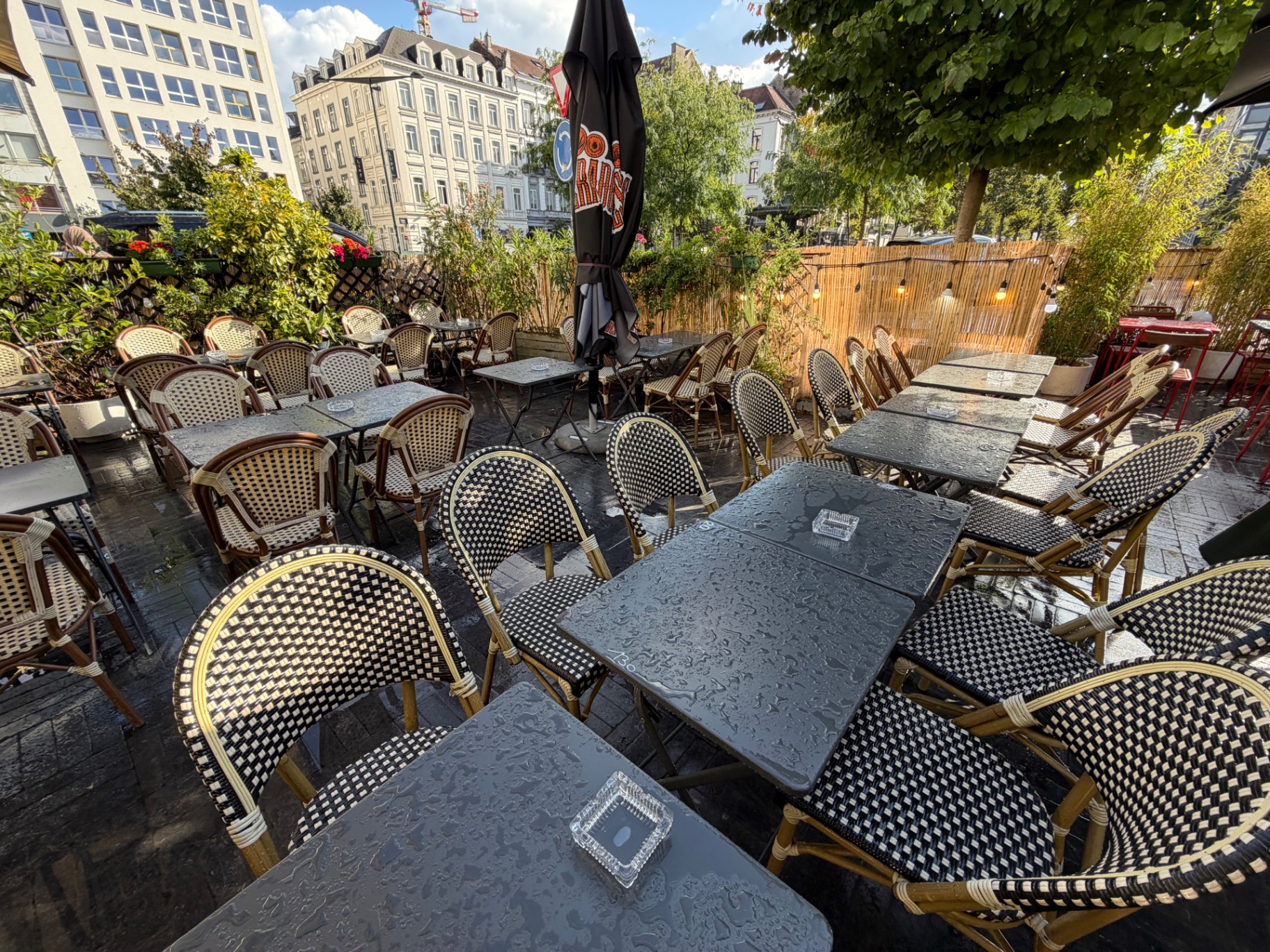 Green terrace at Le Saint d’Hic III on Place Rouppe