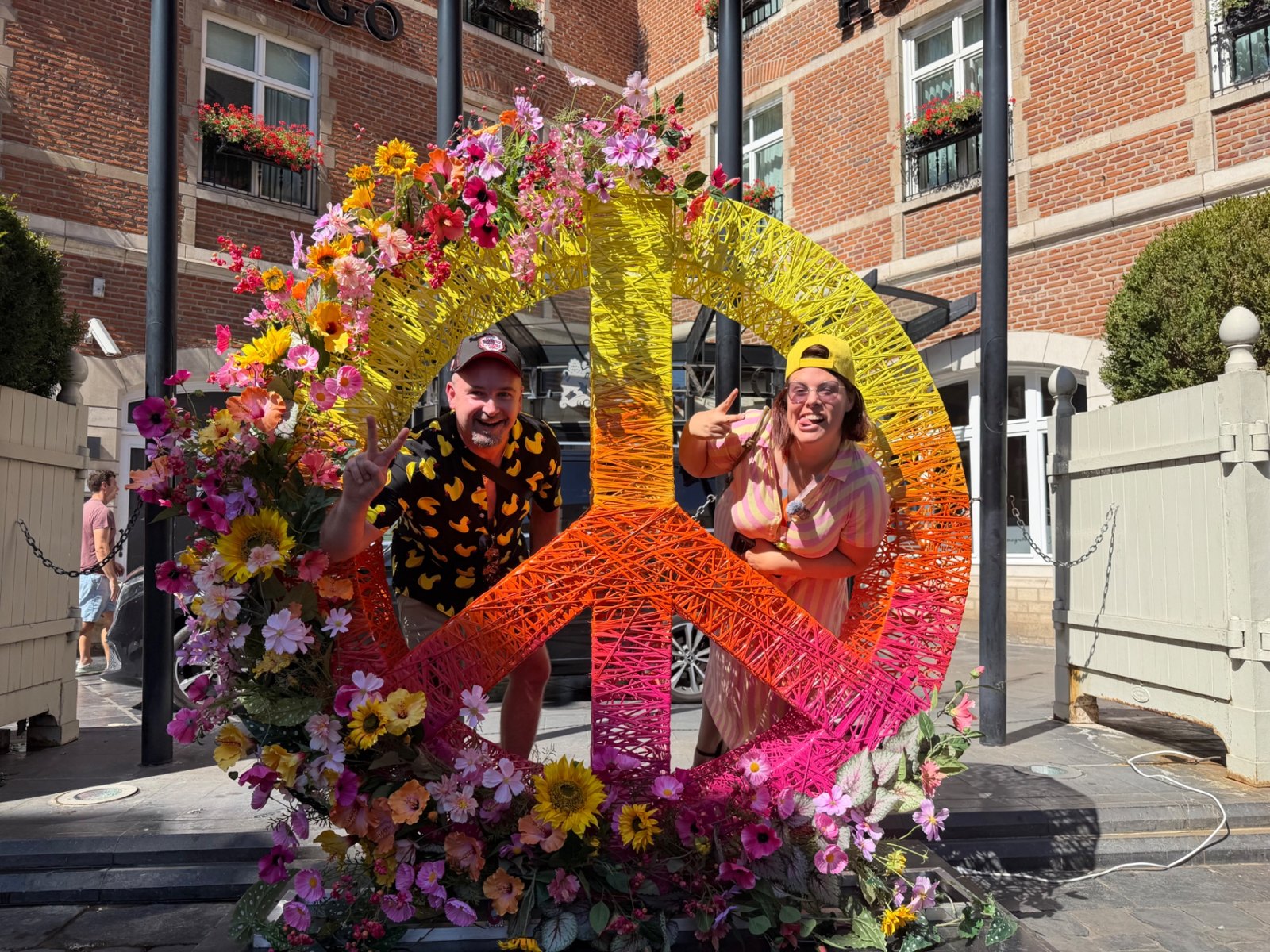 Étape 11 — Julie et l'artiste Do Flowers