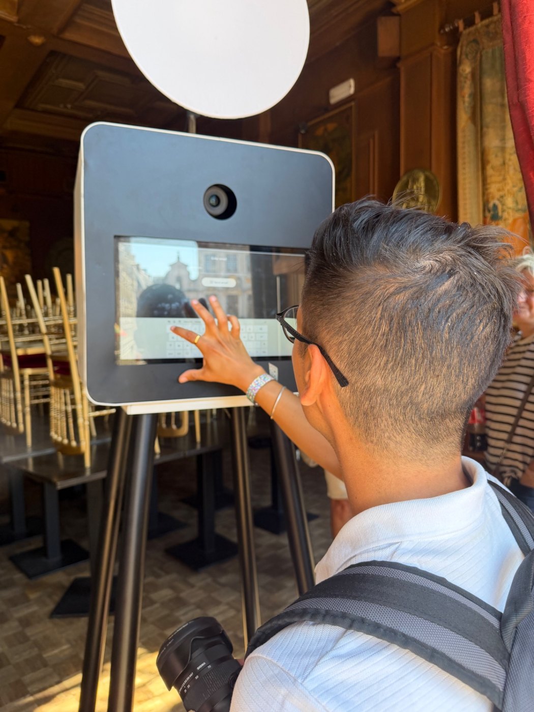 Photo booth op de 2de verdieping van La Chaloupe d Or tegenover het Bloementapijt 2026